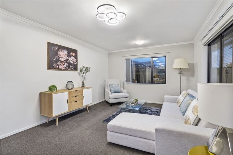 Photo of property in 10 Bokeen Lane, Flat Bush, Auckland, 2019
