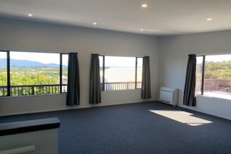 Photo of property in 45b Kakariki Grove, Waikanae, 5036