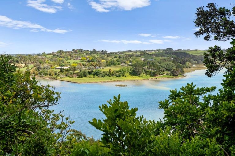 Photo of property in 59 Pohutukawa Avenue, Shelly Park, Auckland, 2014