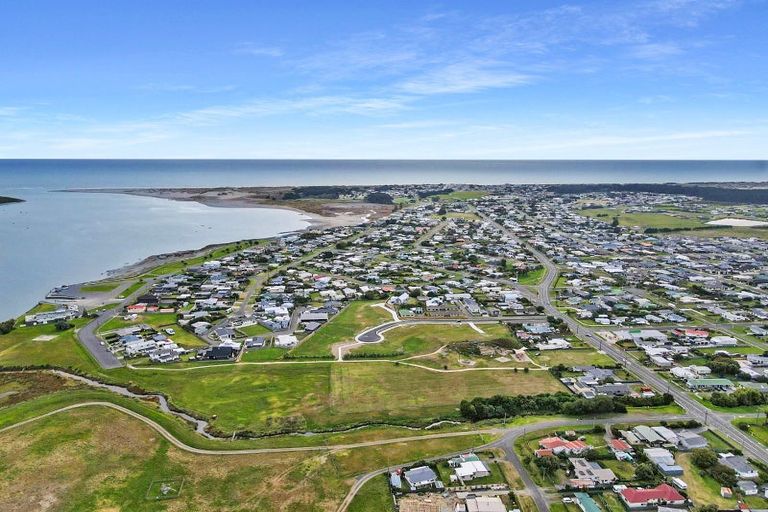 Photo of property in 1 Rangeview Rise, Foxton Beach, 4815