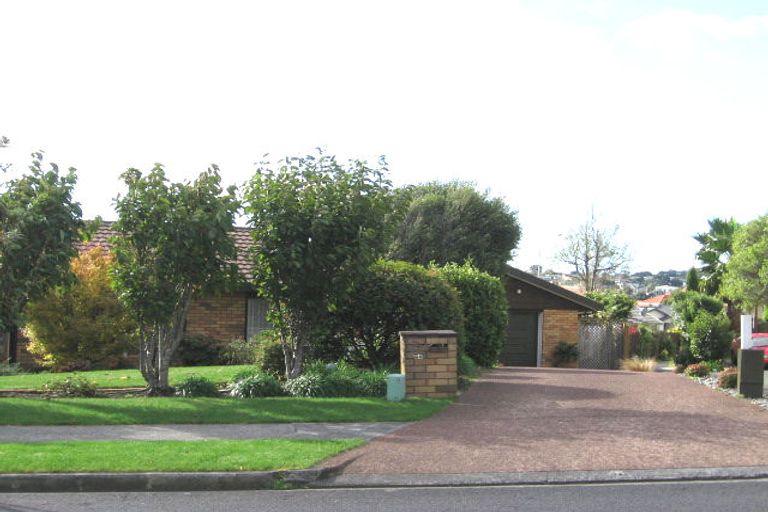 Photo of property in 8a Simmental Crescent, Somerville, Auckland, 2014