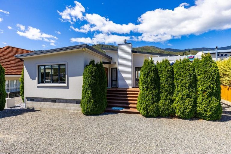 Photo of property in 29 Beach Road, Waikawa, Picton, 7220