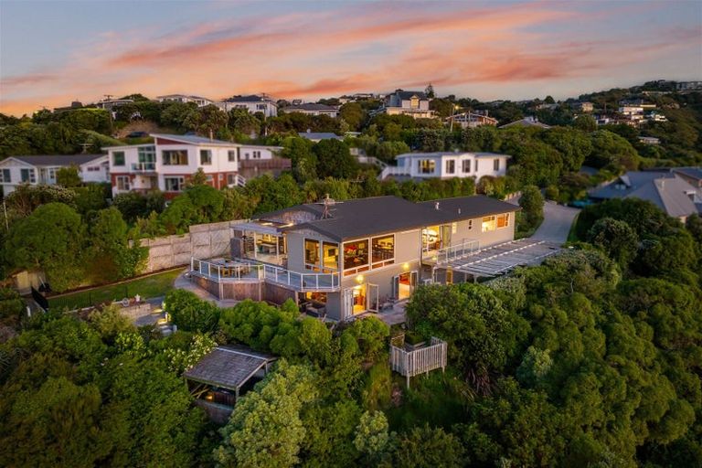 Photo of property in 62 Kiriwai Road, Paremata, Porirua, 5024