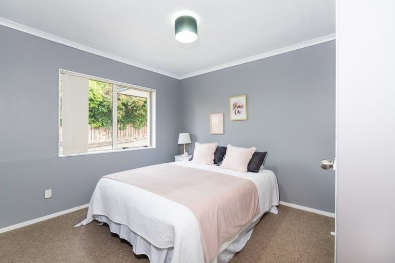 Photo of property in 76 Colwill Road, Massey, Auckland, 0614