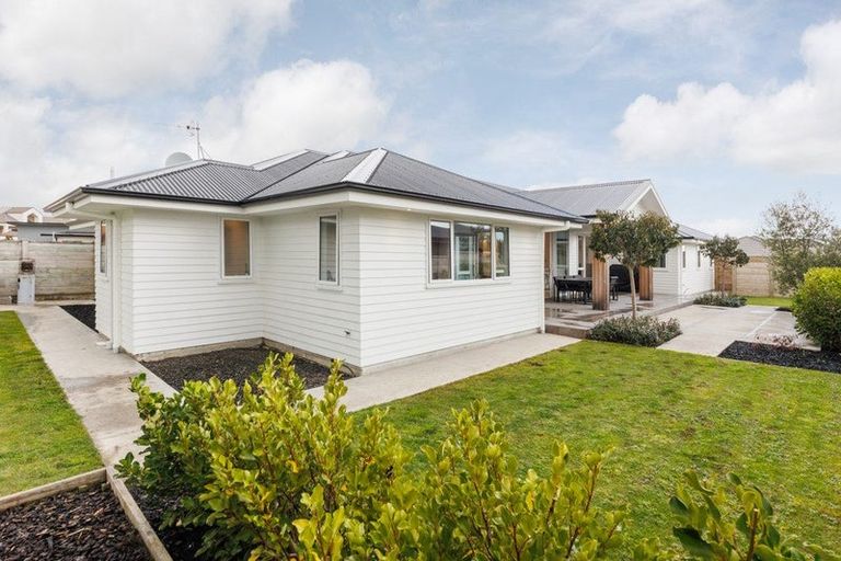 Photo of property in 36 Dogwood Way, Milson, Palmerston North, 4414