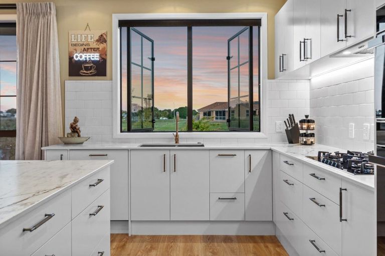 Photo of property in 166 Oriental Parade, Papamoa Beach, Papamoa, 3118