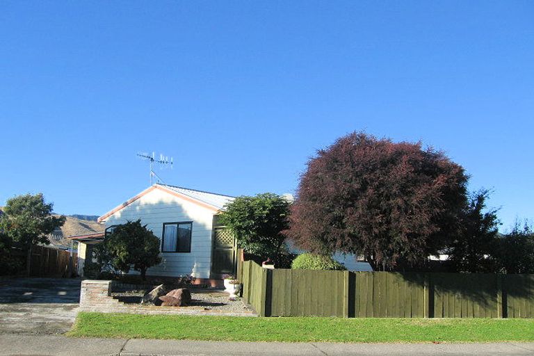 Photo of property in 6 Pukeko Street, Paraparaumu, 5032