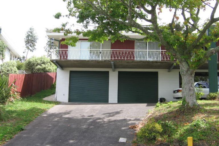 Photo of property in 1 Asbury Crescent, Campbells Bay, Auckland, 0630