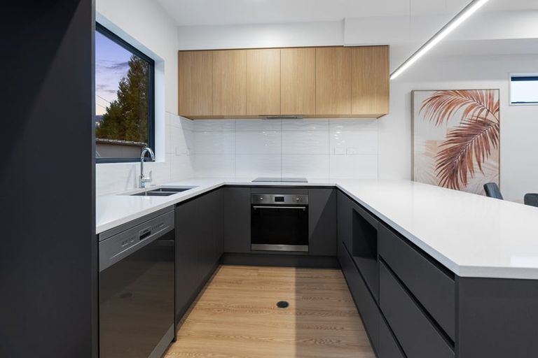 Photo of property in 21d Neal Avenue, Glenfield, Auckland, 0629