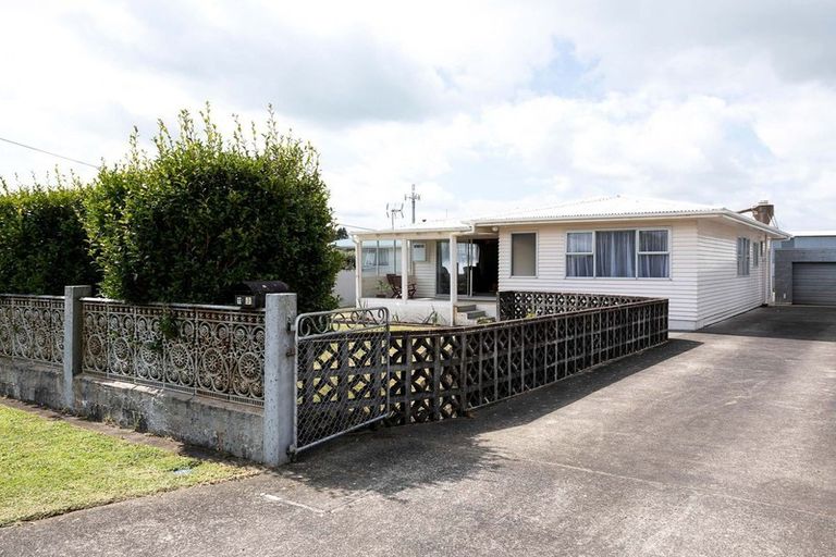 Photo of property in 11 Standish Street, Inglewood, 4330