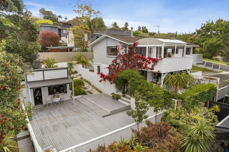 Photo of property in 6 Valdese Rise, Browns Bay, Auckland, 0630