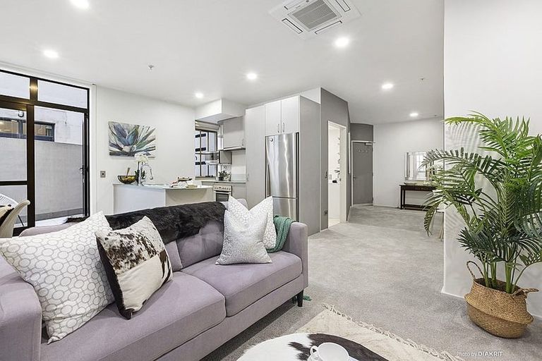 Photo of property in The Quay, 2/332b2 Lambton Quay, Wellington Central, Wellington, 6011