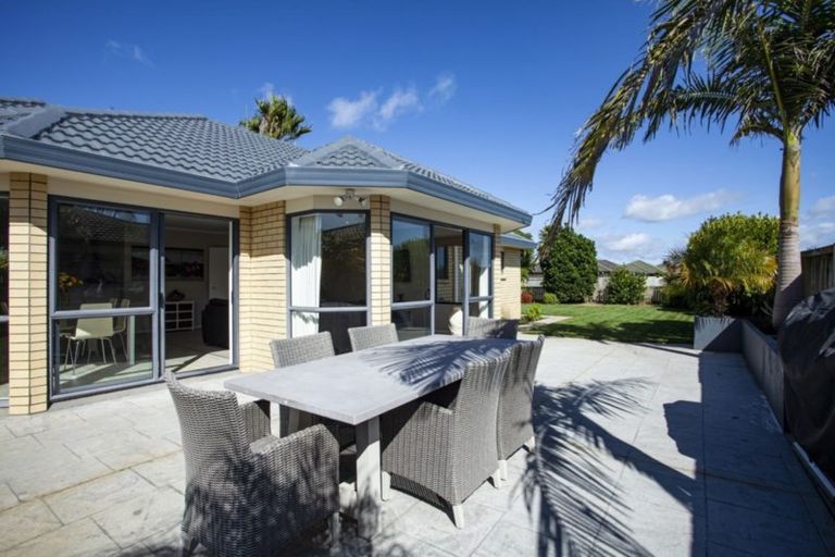 Photo of property in 122 Evans Road, Papamoa Beach, Papamoa, 3118