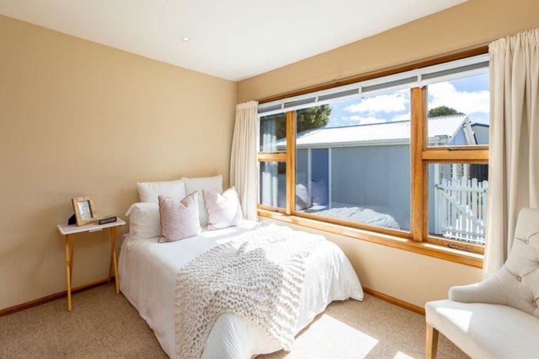 Photo of property in 11 Woodbury Street, Avonhead, Christchurch, 8042