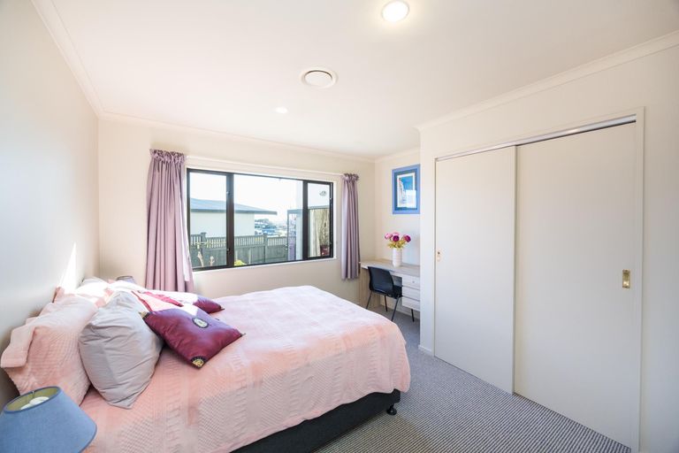 Photo of property in 111 Ruapehu Drive, Fitzherbert, Palmerston North, 4410