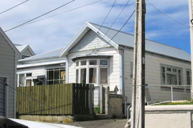 Photo of property in 18 Glendavar Street, Berhampore, Wellington, 6023