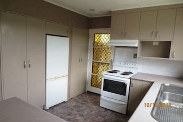 Photo of property in 1/1a Sequoia Place, Maoribank, Upper Hutt, 5018