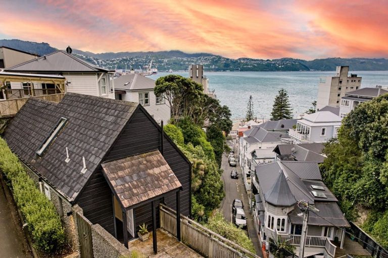 Photo of property in 28 Hay Street, Oriental Bay, Wellington, 6011