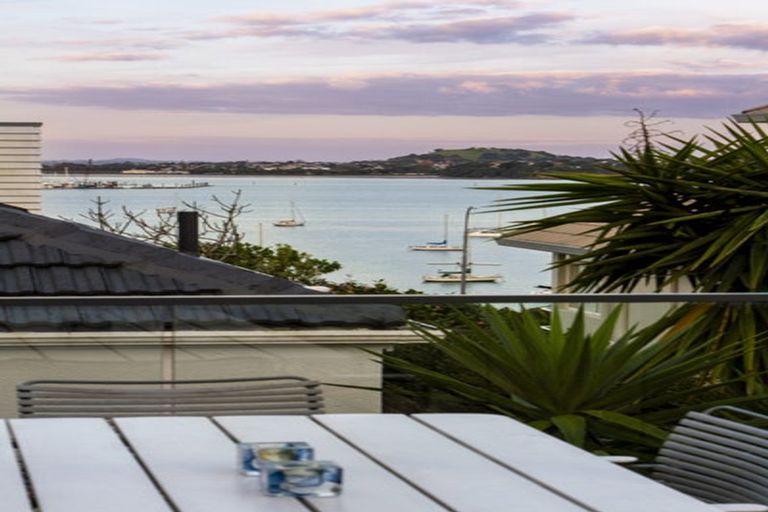 Photo of property in 2/43 Princes Street, Northcote Point, Auckland, 0627