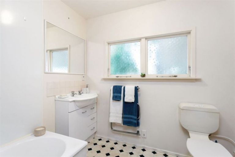 Photo of property in 11 Kingsgate Place, Burnside, Christchurch, 8053