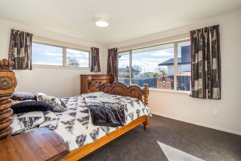 Photo of property in 30 Eglinton Street, Avondale, Christchurch, 8061