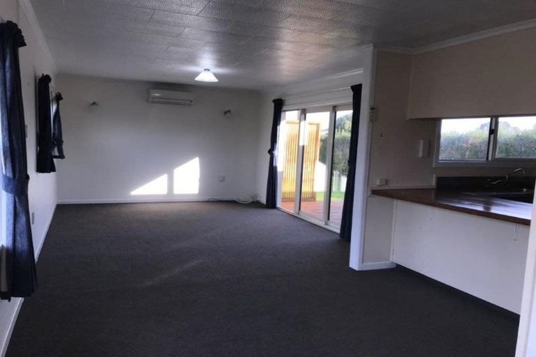 Photo of property in 1 Truby King Street, Merrilands, New Plymouth, 4312