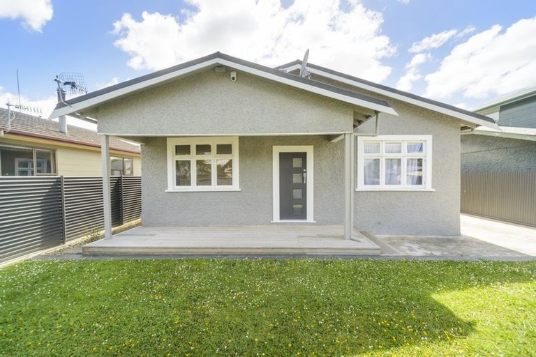 Photo of property in 11 Shamrock Street, Takaro, Palmerston North, 4412