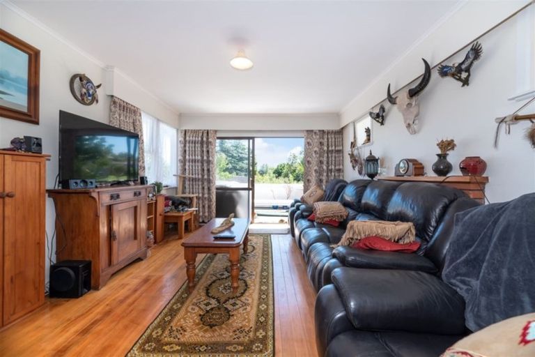 Photo of property in 5 Griffiths Place, Te Atatu South, Auckland, 0610