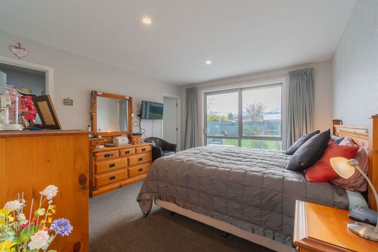 Photo of property in 25 Tawera Place, Te Anau, 9679