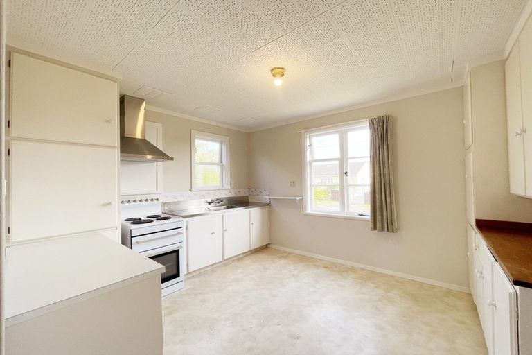 Photo of property in 34 Titirangi Road, New Lynn, Auckland, 0600