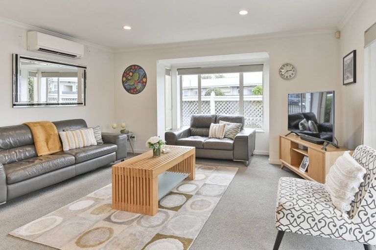 Photo of property in 2/212 Grove Road, Mayfair, Hastings, 4122