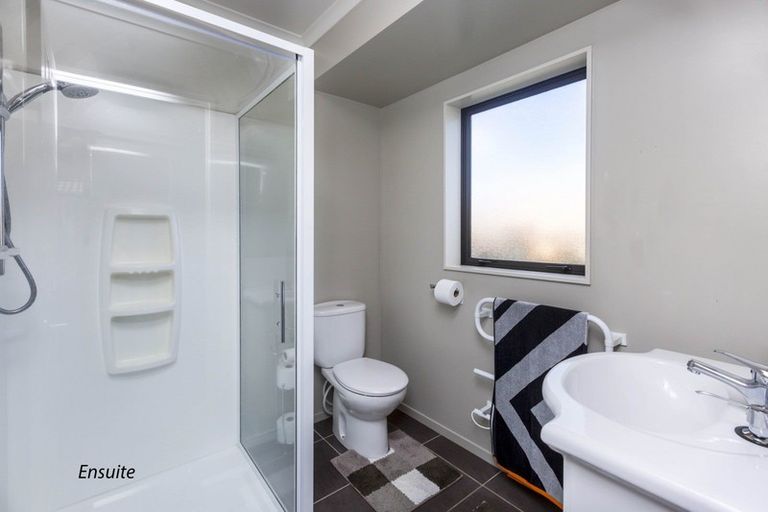 Photo of property in 2 Percy Kinsman Crescent, Riverstone Terraces, Upper Hutt, 5018