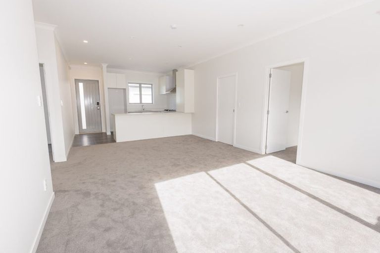 Photo of property in 2/12 The Strand, Wainuiomata, Lower Hutt, 5014
