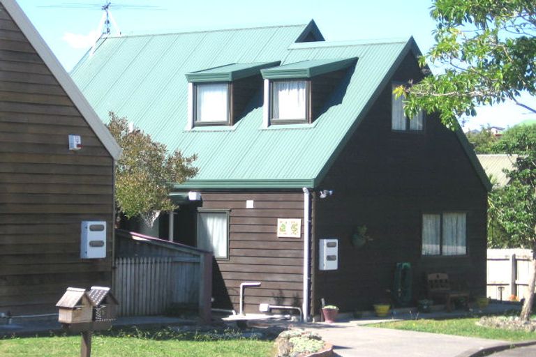 Photo of property in 25 Caspian Close, New Lynn, Auckland, 0600