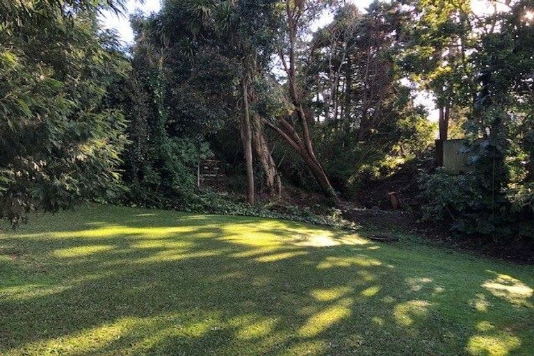 Photo of property in 1/1 Bronwyn Place, Torbay, Auckland, 0630