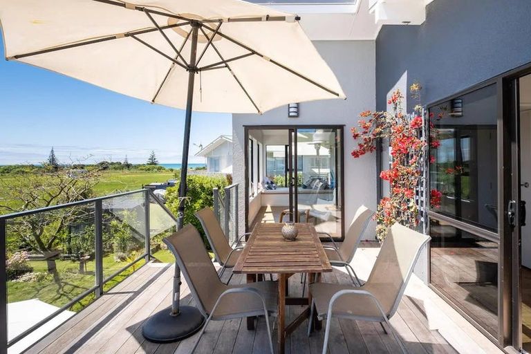 Photo of property in 68 Harper Road, Waimarama, Havelock North, 4294