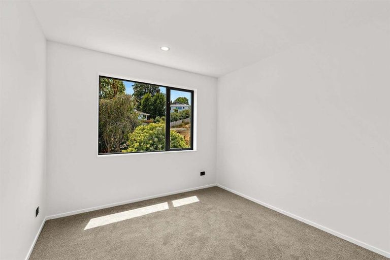 Photo of property in 7c Kerria Place, Sunnynook, Auckland, 0620
