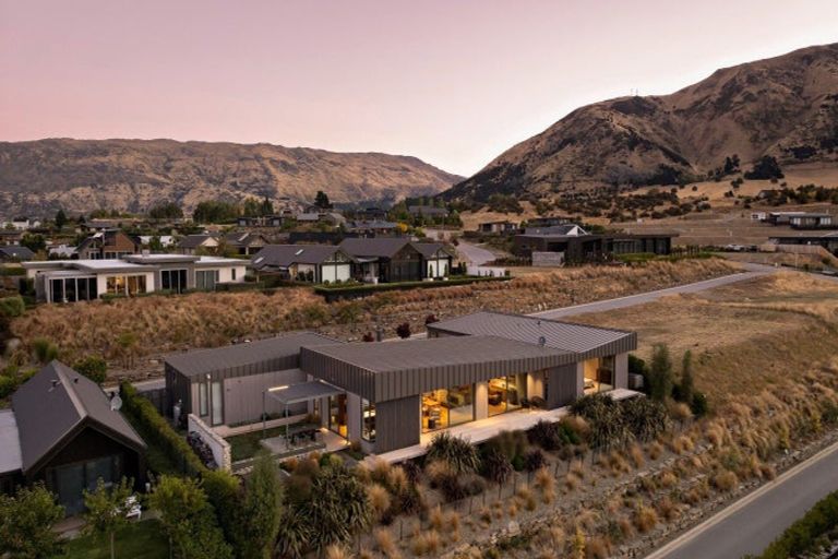 Photo of property in Meadowstone Alpha Series, 6 Petalite Lane, Wanaka, 9305