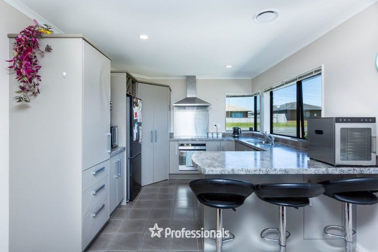 Photo of property in 9 Percy Kinsman Crescent, Riverstone Terraces, Upper Hutt, 5018