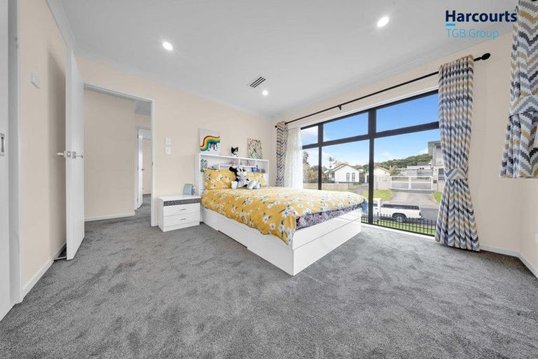 Photo of property in 6a Leven Lane, Totara Heights, Auckland, 2105