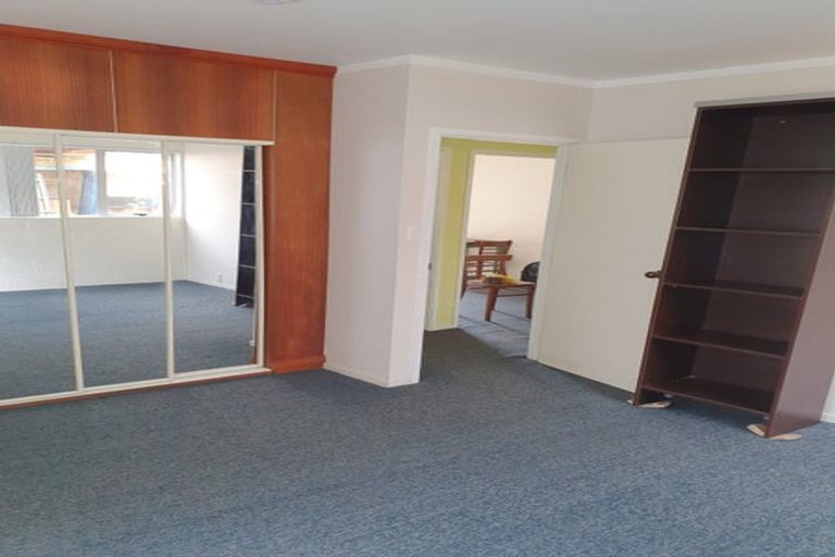 Photo of property in 15 Jenelin Road, Glendene, Auckland, 0602