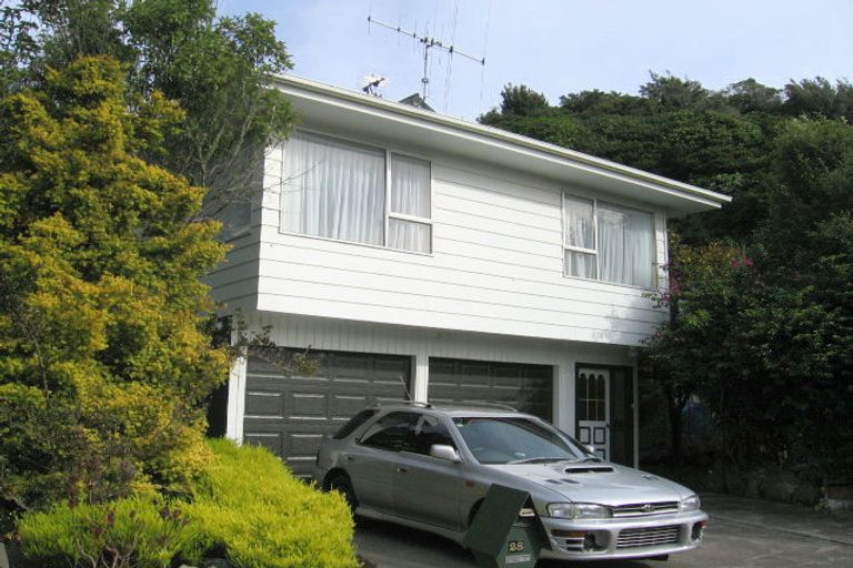 Photo of property in 28 Westhaven Drive, Tawa, Wellington, 5028