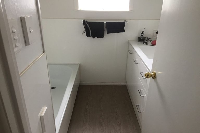 Photo of property in 23 Downing Street, Glenfield, Auckland, 0629