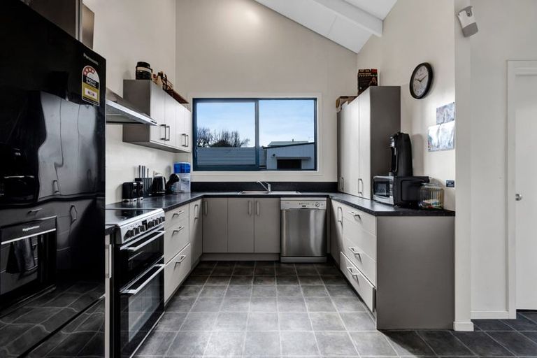 Photo of property in 24 Gardenia Avenue, Bell Block, New Plymouth, 4312