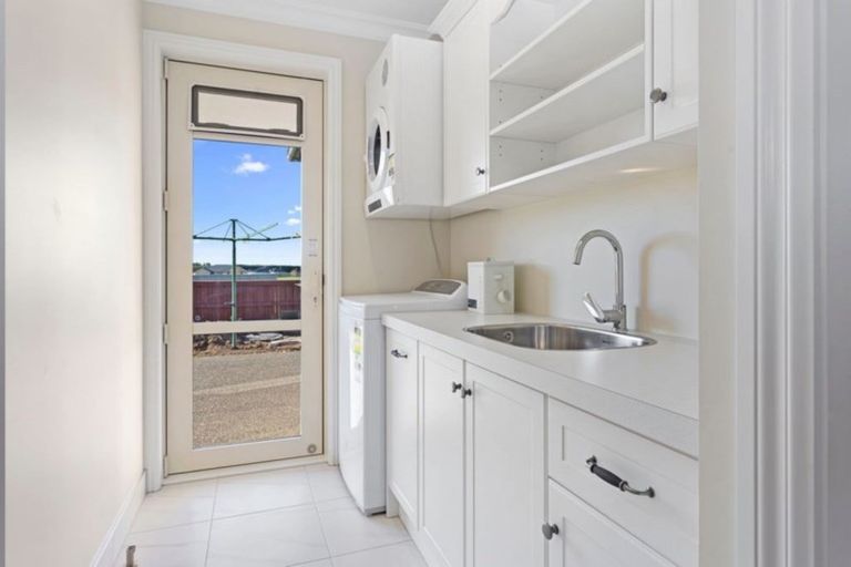 Photo of property in 2/2 Loe Place, Amberley, 7410