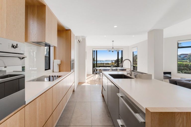 Photo of property in 27b Tamaki Bay Drive, Pakuranga, Auckland, 2010