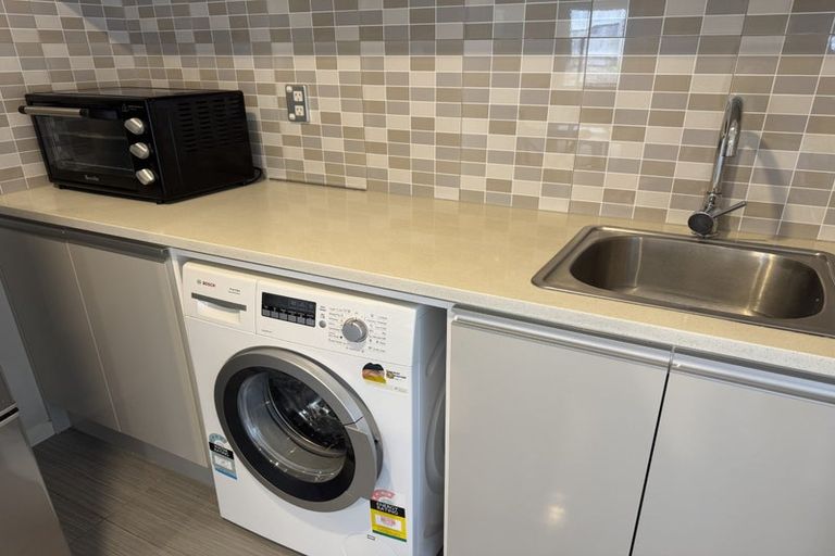 Photo of property in 18 Mural Place, Greenhithe, Auckland, 0632