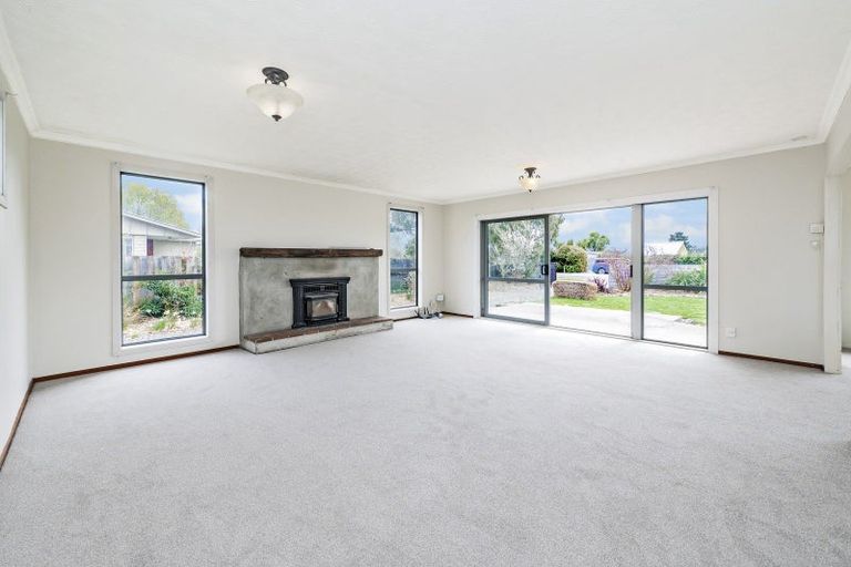 Photo of property in 40 High Street, Hawarden, 7385