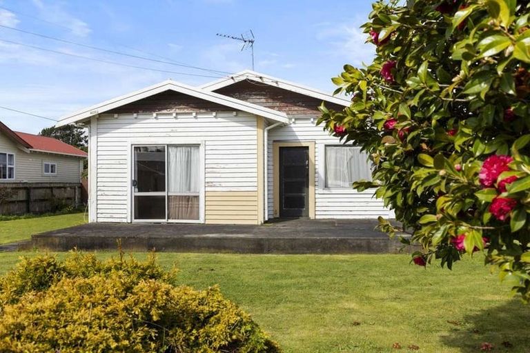 Photo of property in 20 Gladstone Street, Hawera, 4610