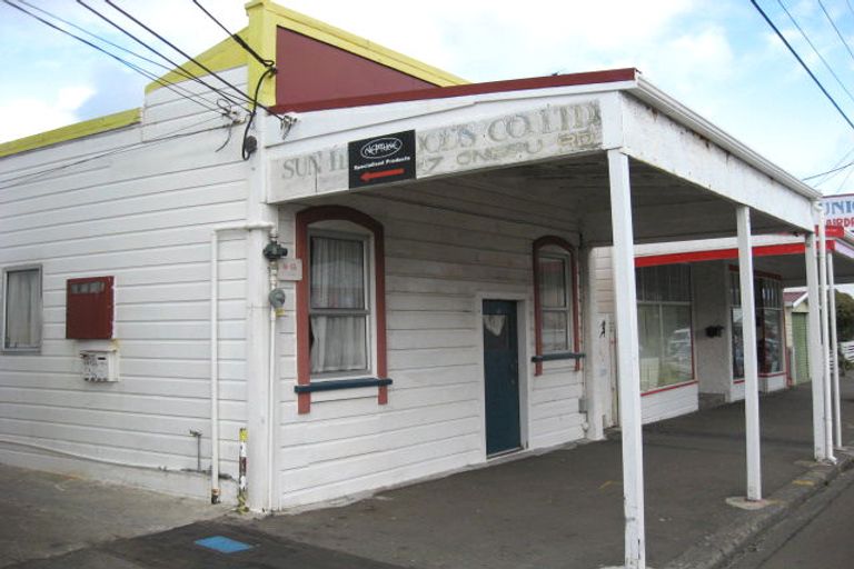 Photo of property in 147 Onepu Road, Lyall Bay, Wellington, 6022